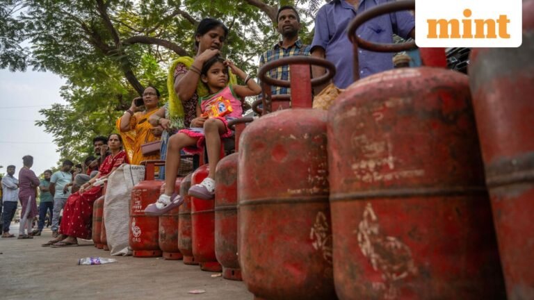 LPG cylinder price on April 4: Check domestic and commercial gas rates in Delhi, Bengaluru, Mumbai and Kolkata today | Today’s news