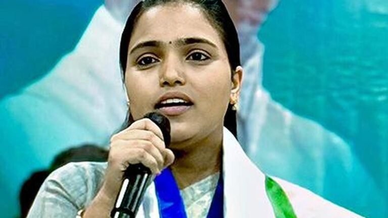 Araka MP Thanuja Rani seeks re-opening of Chinabhogili railway gate in Parvatipuram-Manyam