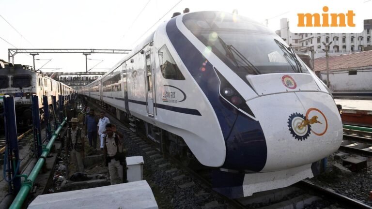 Mumbai-Solapur Vande Bharat Express derails while entering Pune Railway Station | Today’s news