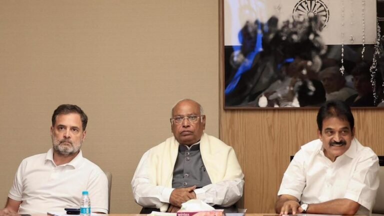 Congress problems are whipping up, ask all Lok Sabha members to be present in the special session of Parliament