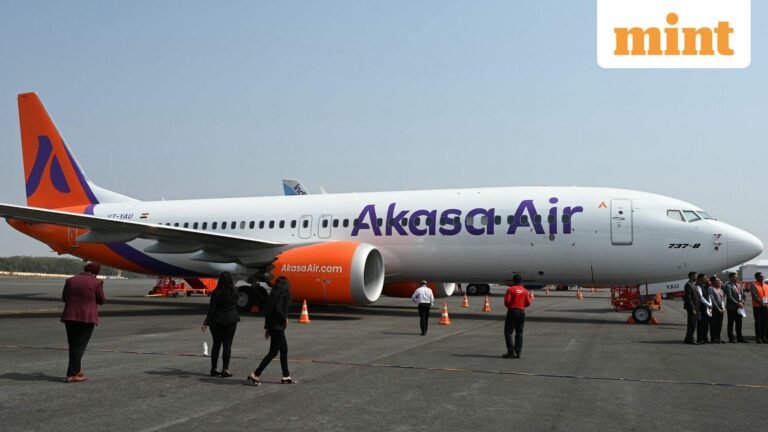 Plane crash at Delhi airport: SpiceJet plane hits parked Akasa Air flight | Today’s news