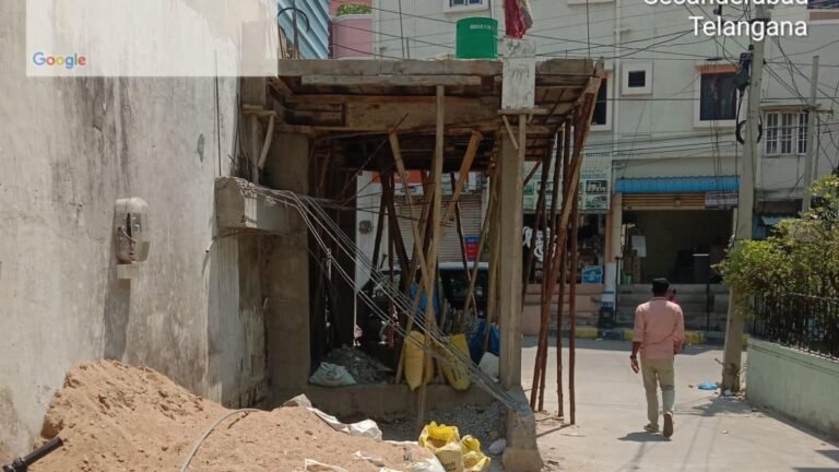 HYDRAA is demolishing a two-storey structure encroaching on the road in Hyderabad’s Bansilalpet