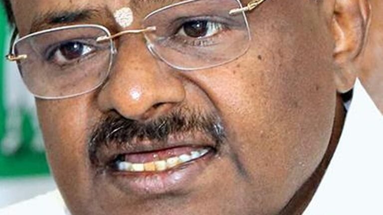 Siddaramaiah has no moral right to talk about family politics, says HDK