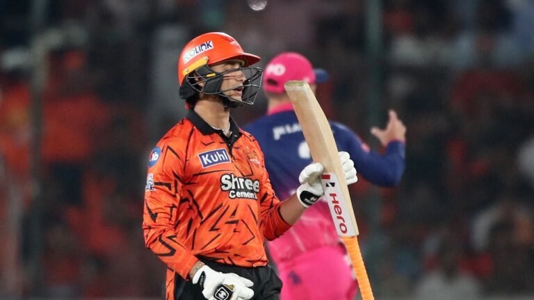 Replace him with Sooryavanshi for India: Fans kill Abhishek after golden duck vs RR