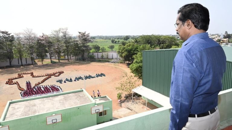 School students form human chain for voter awareness campaign in Tiruvannamalai