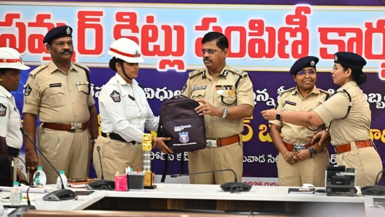 Commissioner of Police Vijayawada distributes summer kits to traffic police personnel