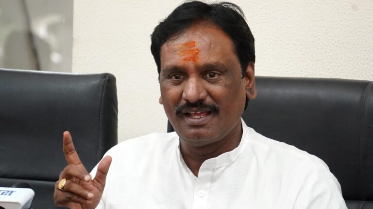 Shiv Sena (UBT) holds blockade on Samruddhi highway to protest low onion procurement rates