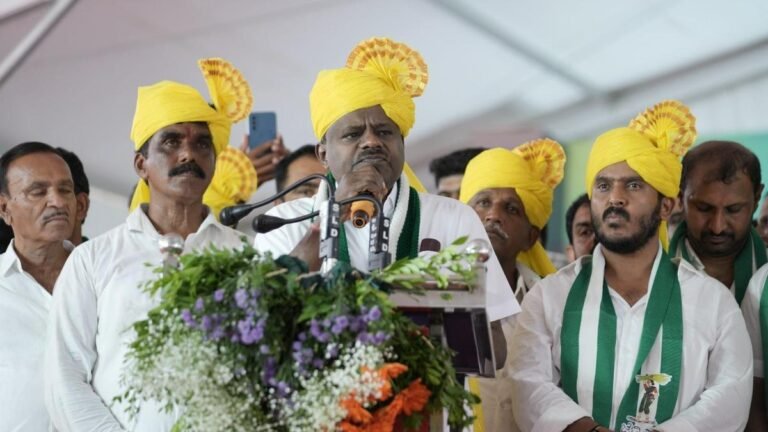 GT Deve Gowda is conspicuous by his absence at the JD(S) meeting in Chamundeshwari