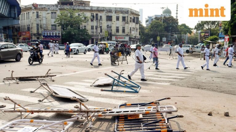 Three policemen injured in Calcutta when anti-encroachment protesters throw stones | Today’s news