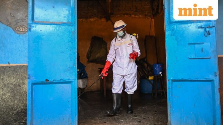 Ebola outbreak: 10 African countries at risk; US extends travel ban to green card holders – 10 points | Today’s news