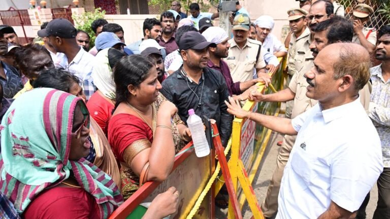 Contract with Samagra Shiksha and external workers are protesting for fair wages