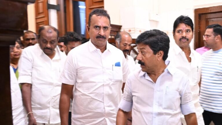 Space for reconciliation within the AIADMK