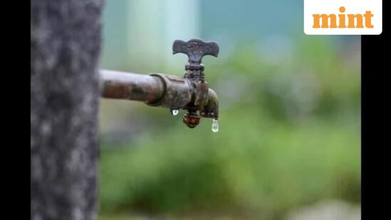 Dakshinpuri in South Delhi has been hit by a serious water crisis, residents say there is not enough water for drinking, bathing; DJB reacts | Today’s news