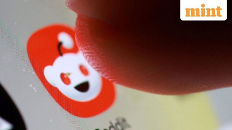 Reddit outage? Hundreds of people report login and access issues as users face outages worldwide | Today’s news