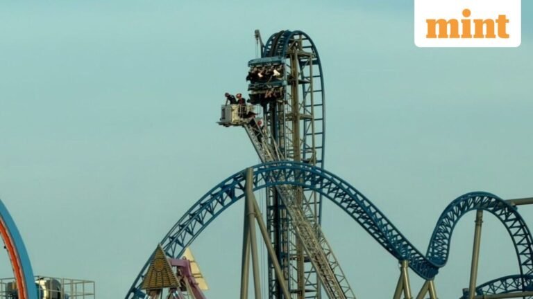 Roller coaster horror: 8 students rescued from Texas Pleasure Pier ride after swinging from 30-foot drop | Follow | Today’s news