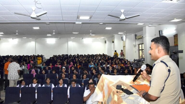 Be vigilant of online predators, SP tells RIMS students