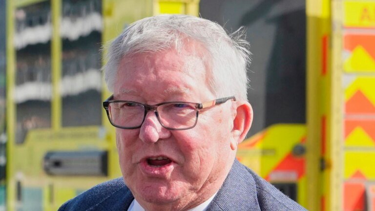 Manchester United vs Liverpool: Alex Ferguson taken to hospital unconscious