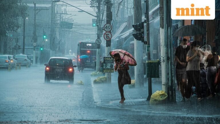 Kolkata warns IMD of heavy rains — Check heatwave status and weather forecast for Bengaluru and Delhi here | Today’s news
