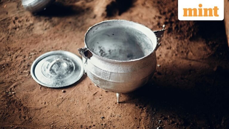 Ancient Persian proverb: The pot says to the pot: Your face is black Today’s news