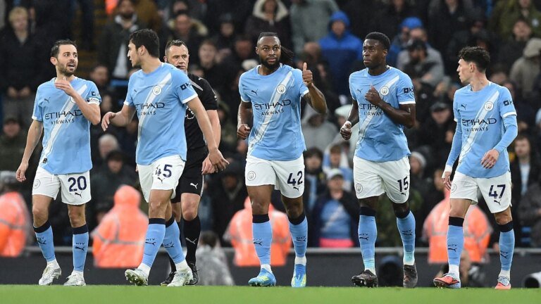 Manchester City crushed Palace to keep the pressure on Arsenal in the Premier League title race