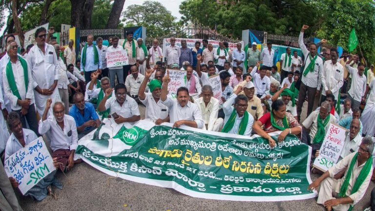 Prakasam Collector arranges tobacco purchase, warns companies against ‘no offers’