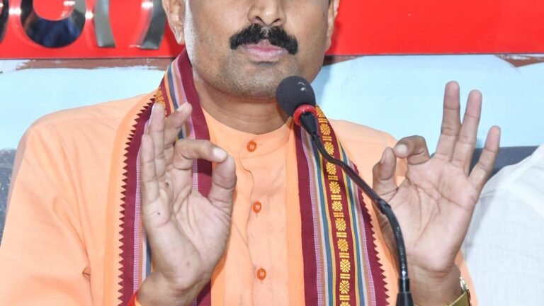 Siddalinga Swami criticizes Revoor for remarking on Qamar-ul-Islam
