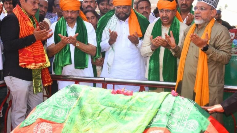Huge crowds throng Bara Shaheed Dargah to celebrate ‘Rottela Panduga’ in Nellore
