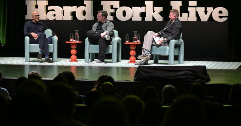 How the hosts of “Hard Fork” bring their tech podcast to a live audience