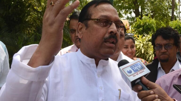 Sukhendu Sekhar Ray distances himself from the rebel group TMC