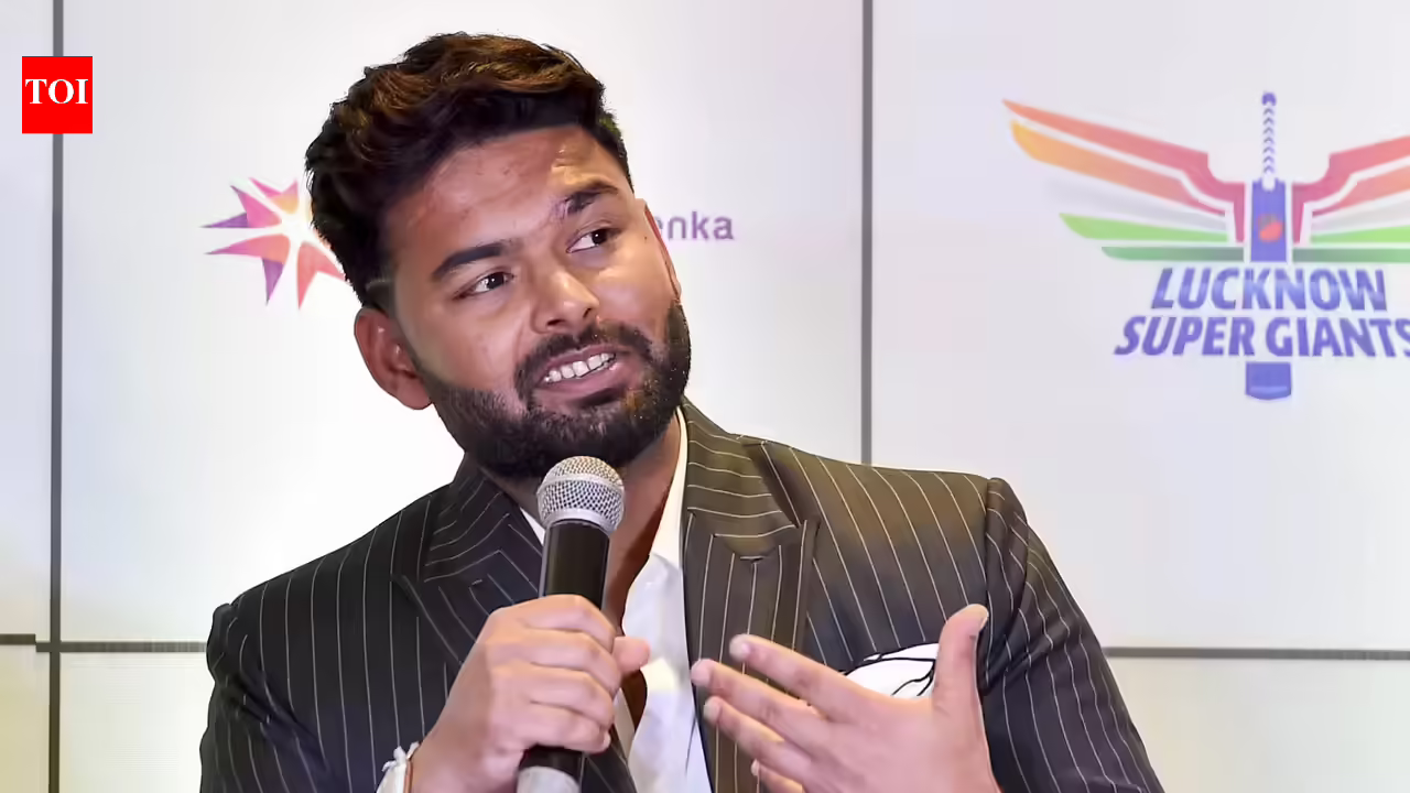 Who took the biggest pay cut in IPL history when Rishabh Pant joined DC for 15cr?