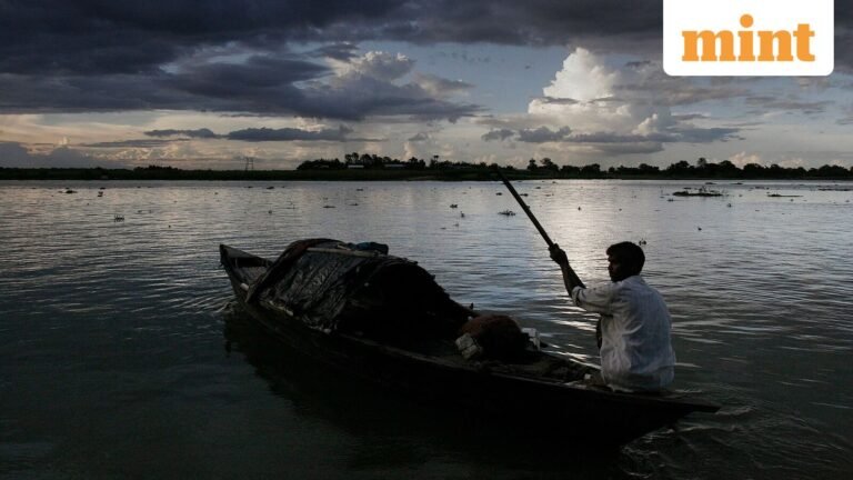Monsoon advances over Northeast but IMD warns of heat waves in Northwest and other places | Today’s news