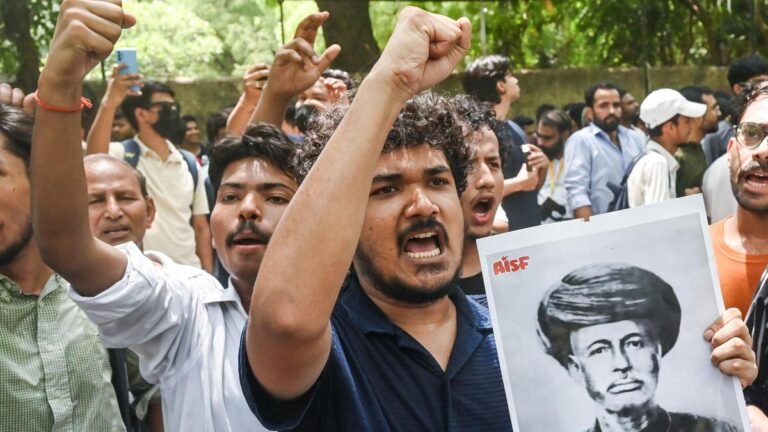 Hopes and fears compete as Delhi students join CJP’s protest for education reforms