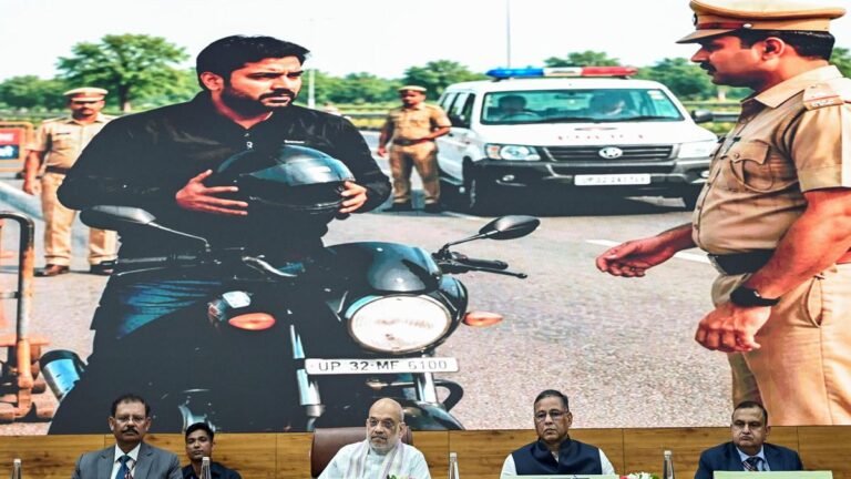 The police got a new application to scan the fingerprints of suspects on the streets