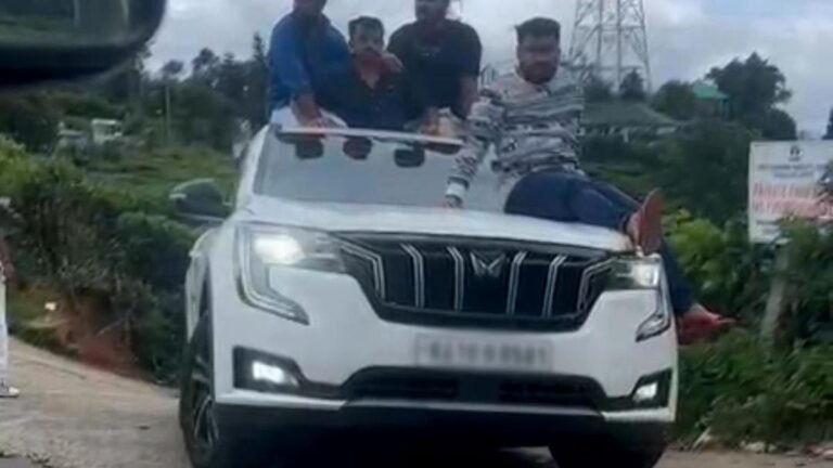 Tourists continue dangerous actions on road in Munnar