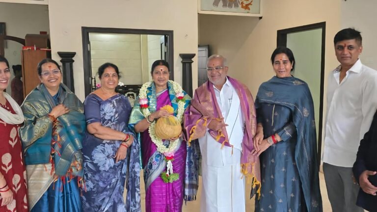 Durga Stalin visits Chamundeshwari temple, calls GTD family in Mysuru