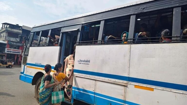 Plantation women from Tamil Nadu rejoice in KSRTC free ride
