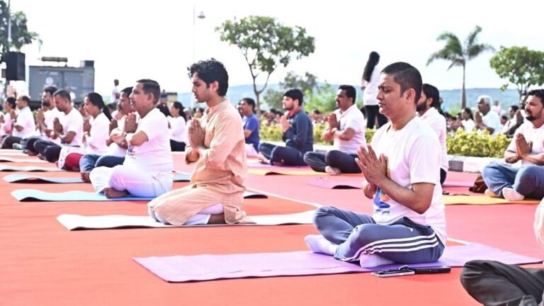 The minister calls for the integration of yoga into everyday life