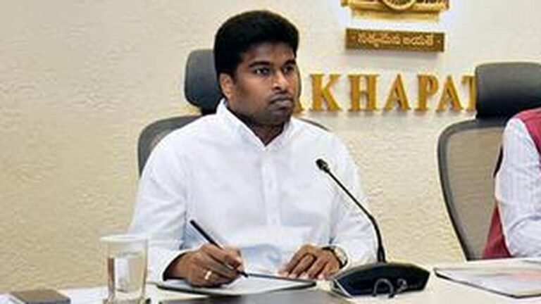 Visakhapatnam Collector inspects fertilizer outlets, electoral roll revision in Bheemunipatnam
