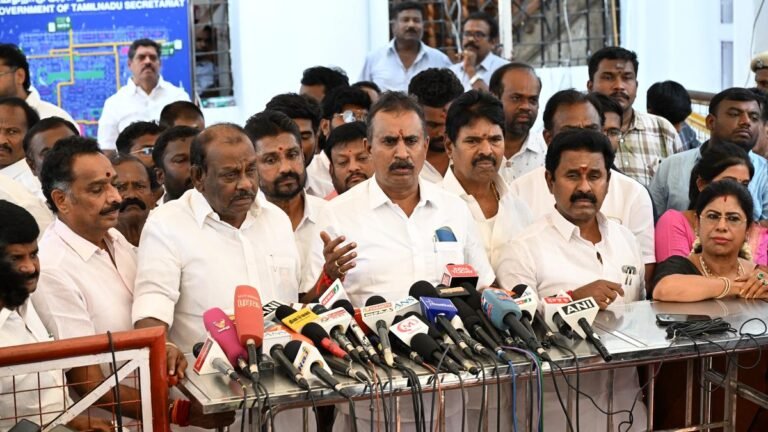 Rival factions of the AIADMK reconcile two weeks after the Legislative Party split