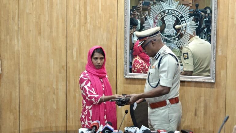 Maoist with ₹10-lakh bounty surrenders before Kolkata Police