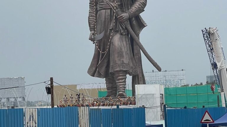 Kempe Gowda Jayanti at the layout named after him on 27 June