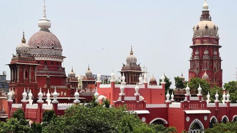 The Supreme Court has withheld permission to grant permission to convicts pending appeal, an amicus curiae told the five-judge Larger Bench of the Madras High Court