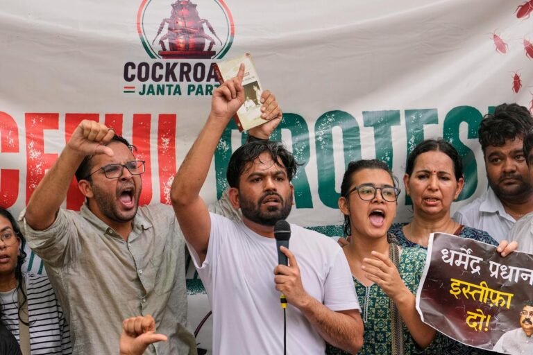 Abhijeet Dipke joins students and youth at Jantar Mantar protest