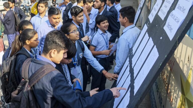 Publish CBSE Selection Process for Answer Key Selection for RTI Act Exam: CIC