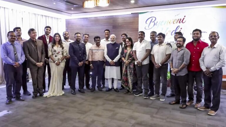 PM Modi meets members of the Indian diaspora in Seychelles