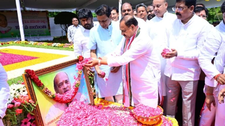 Revanth, other leaders pay tribute to PV Narasimha Rao