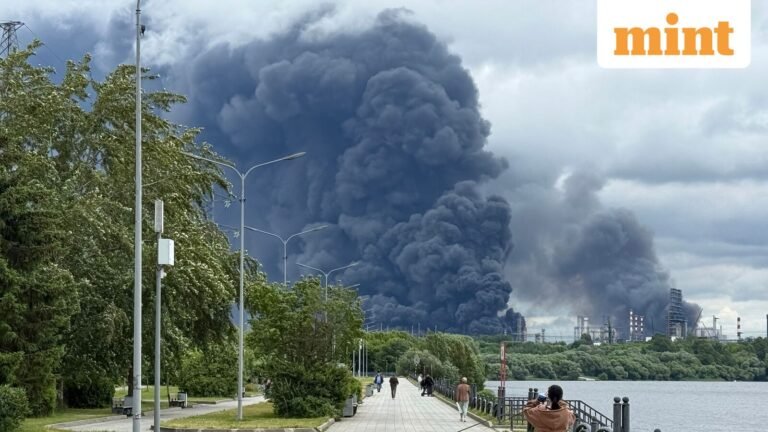 Ukraine launched the biggest drone attack in years, setting fire to a Moscow oil refinery | Follow | Today’s news