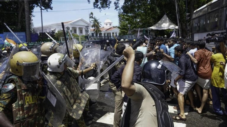 SFI protest against fee hike turns violent