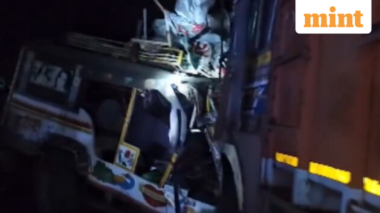 Jharkhand tragedy: 7 dead, 1 injured when coal-laden truck hits van in Ramgarh; CM Hemant Soren expresses grief | Video | Today’s news