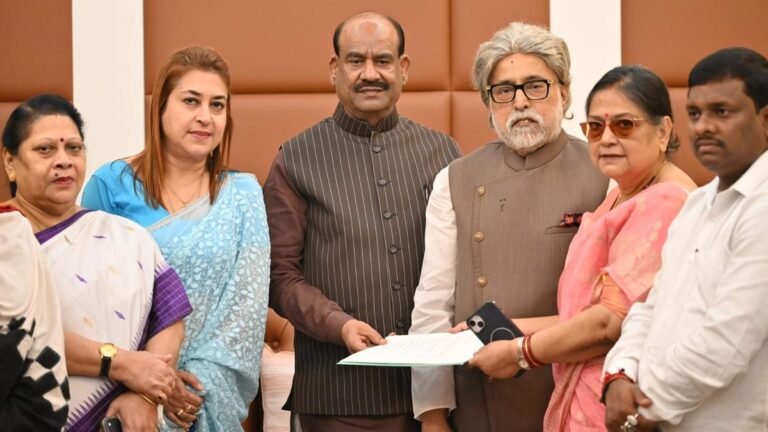 20 rebel Trinamool Lok Sabha members are seeking a merger with the nationalist Civic Party of India